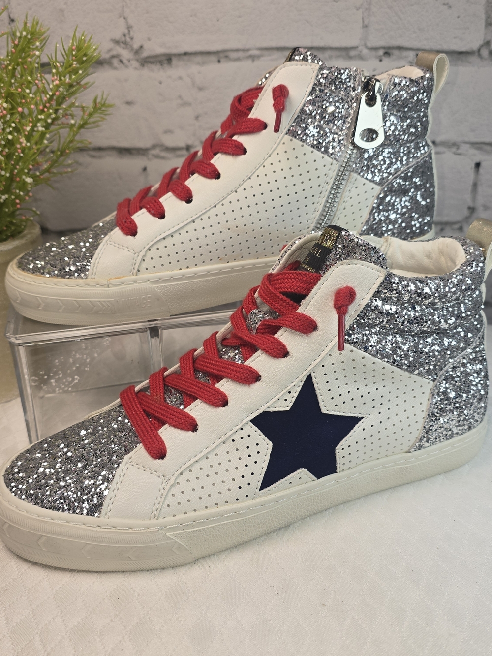 VINTAGE HAVANA LESTER HIGH TOP SILVER GLITTER RED LACE STAR WOMENS SNEAKERS 8.5 - Picture 2 of 16